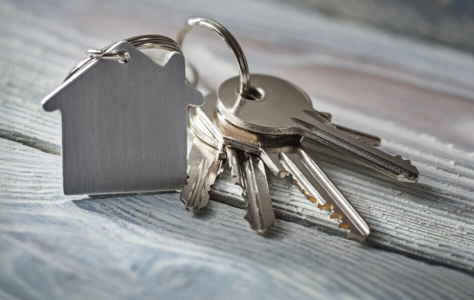 Zámečnická dílna s moderním vybavením pro výrobu klíčů